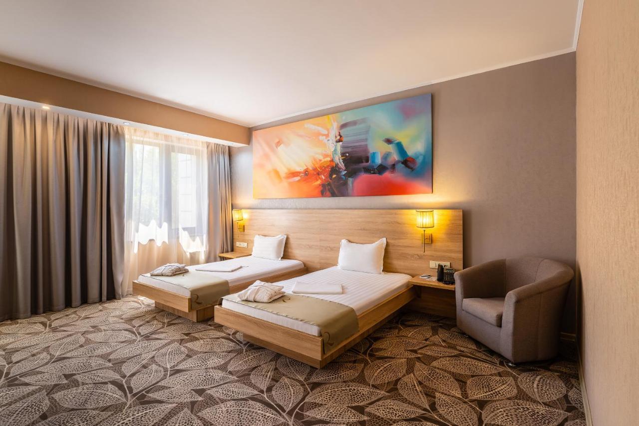 Renion Park Hotel Almaty Ngoại thất bức ảnh