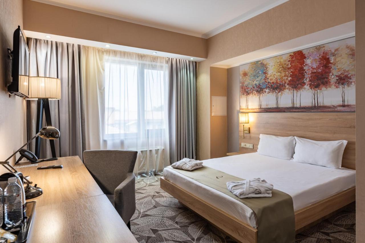 Renion Park Hotel Almaty Ngoại thất bức ảnh