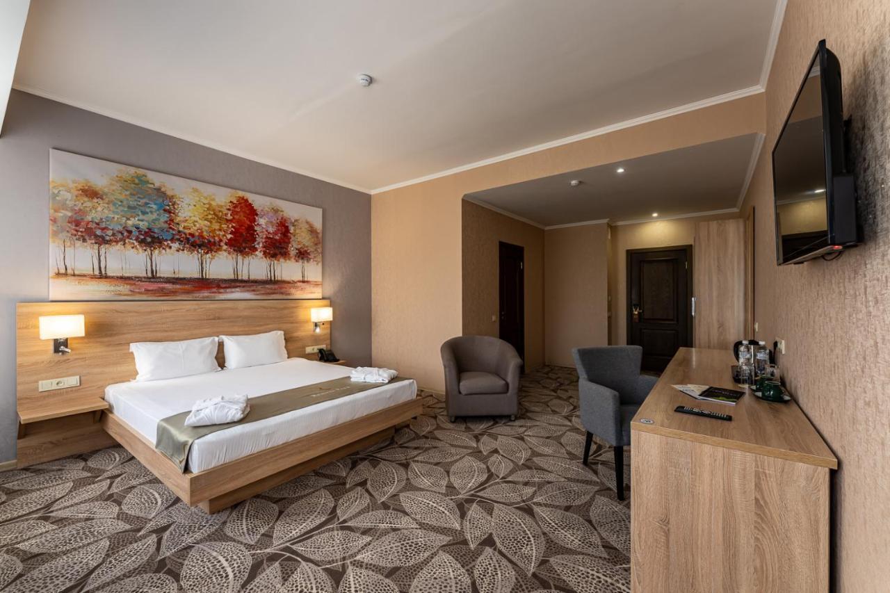 Renion Park Hotel Almaty Ngoại thất bức ảnh