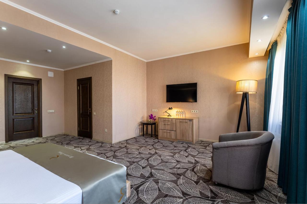 Renion Park Hotel Almaty Ngoại thất bức ảnh